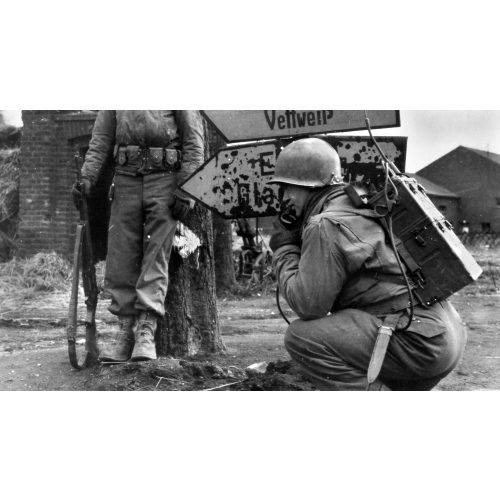 Original WWII U.S. Signal Corps BC-1000 Backpack Radio Receiver and Transmitter - Dated 1944 & a Matching Set of Walkie-Talkies