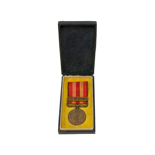 WW2 Original Japanese Manchurian Incident War Medal in Case for Sale