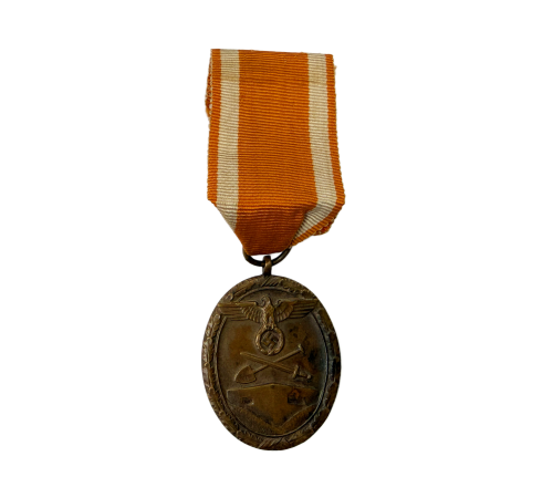 German Third Reich West Wall Metal Deutsches Schutzwall-Ehrenzeichen in Bronze with Ribbon for Sale
