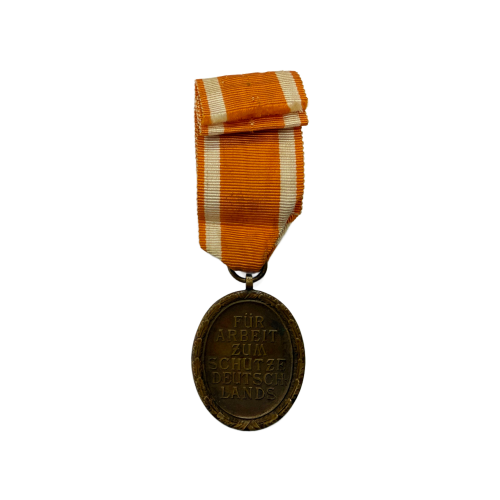 German Third Reich West Wall Metal Deutsches Schutzwall-Ehrenzeichen in Bronze with Ribbon 